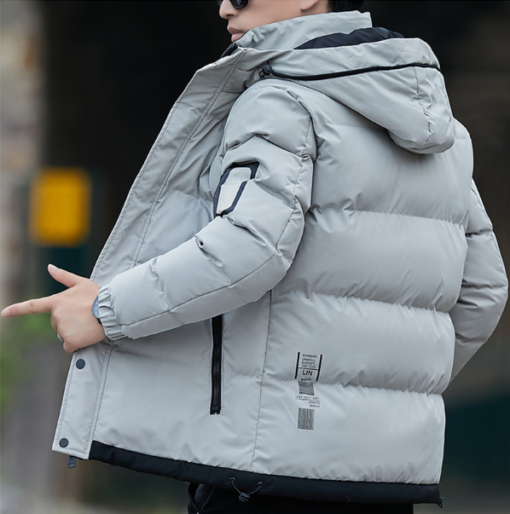 homme avec la Veste chauffante à fermeture éclair