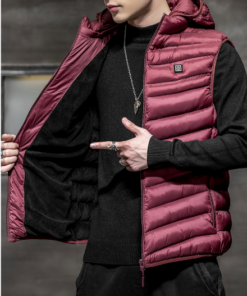 homme avec le Gilet chauffant rouge style minimaliste